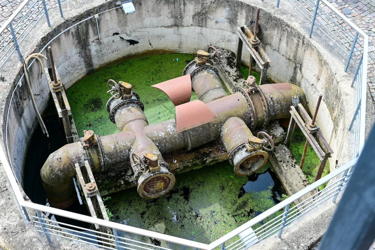 Open sewage pumping chamber with pipes and valves